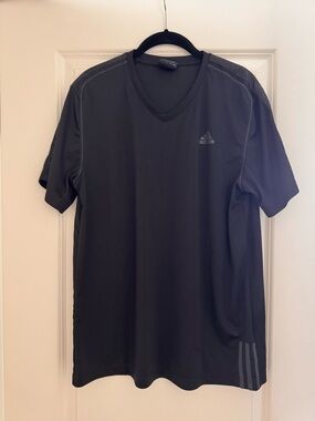 adidas Black Short Sleeve V-Neck Athletic Tee Size L
